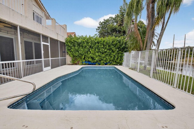 Building Photo - 18196 Clear Brook Cir