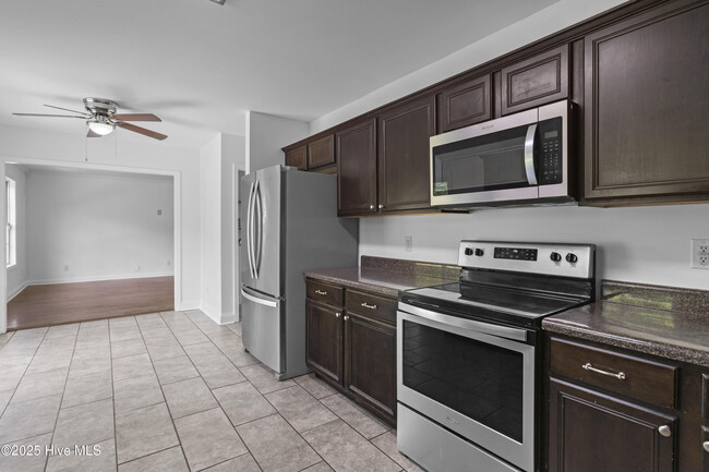 Building Photo - 104 Wild Blossom Dr