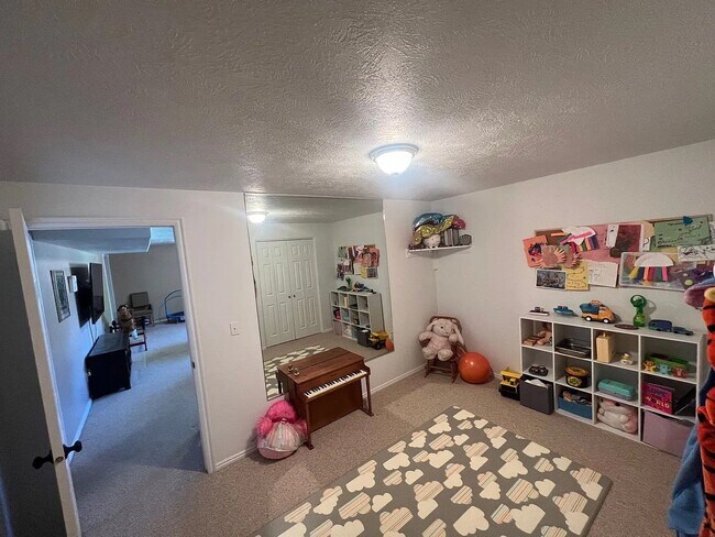 Building Photo - 2167 Cedar Hills Dr