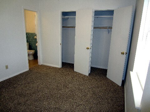 Building Photo - 902 Willowbrook St