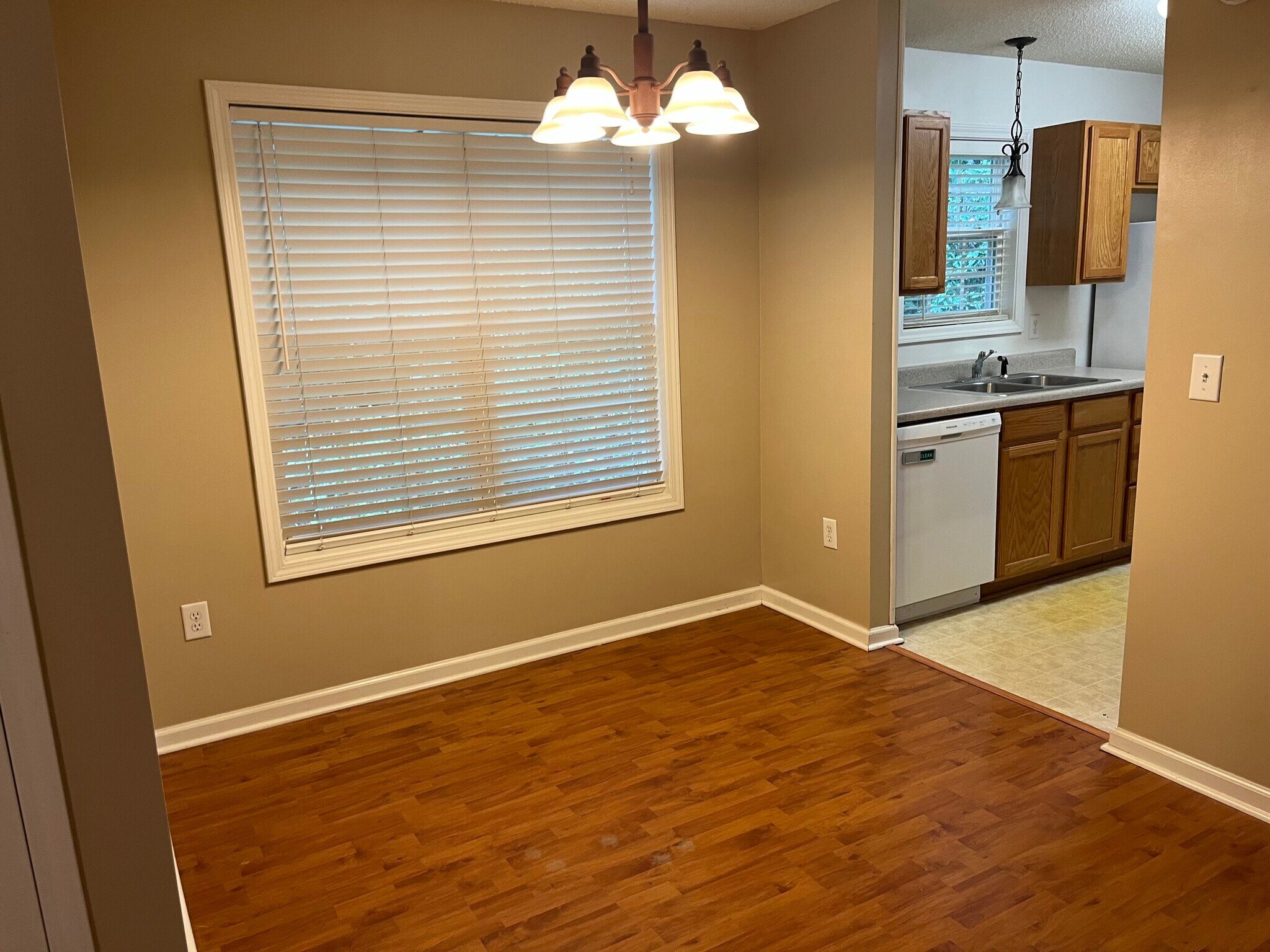Building Photo - 1305 Cedar Shoals Dr