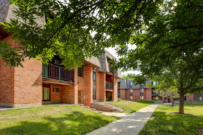 Building Exterior - Kimbrook Manor