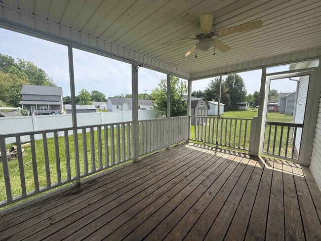 Building Photo - Pet-Friendly 3-Bedroom Home with Garage, Screened-In Porch & Spacious Bedrooms