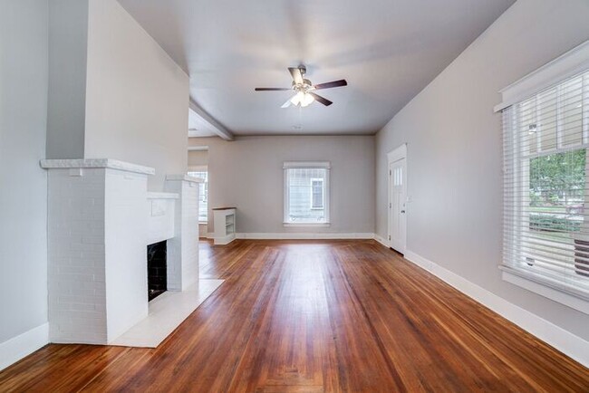 Building Photo - Remodeled Historic 3 Bedroom in The Heights!