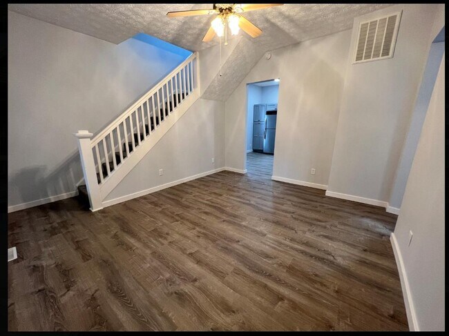 Building Photo - 304 N Linwood Ave