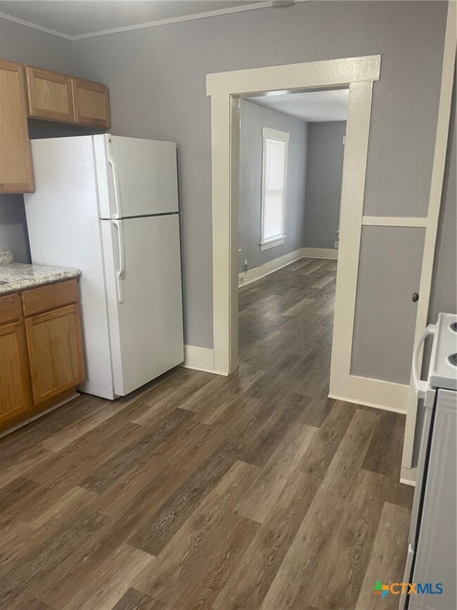 Building Photo - 205 E Kingsbury St