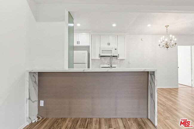 Building Photo - 5500 Lindley Ave