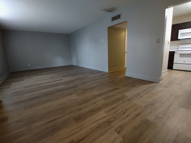 Primary Photo - 420 Wheatley St
