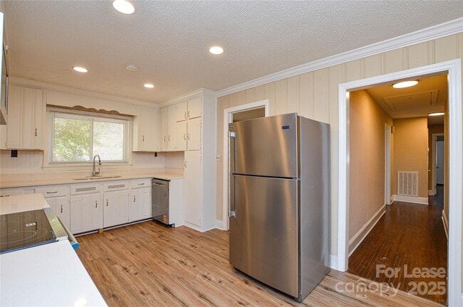 Building Photo - 2511 Woodstar Rd