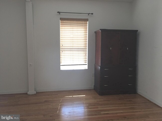 Building Photo - 242 Centre St