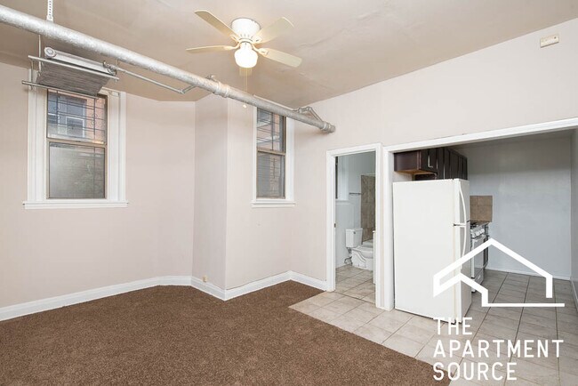 Building Photo - 1371 W Estes Ave