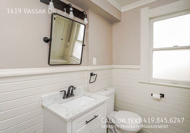 Building Photo - 1419 Vassar Dr