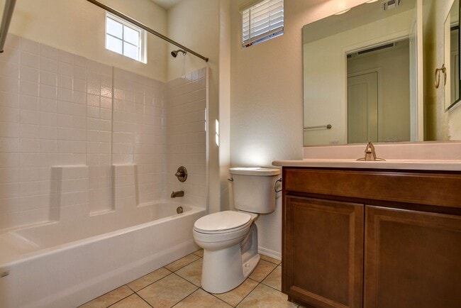 Building Photo - 2 bedroom, 2 bathroom home  in Saddlewood