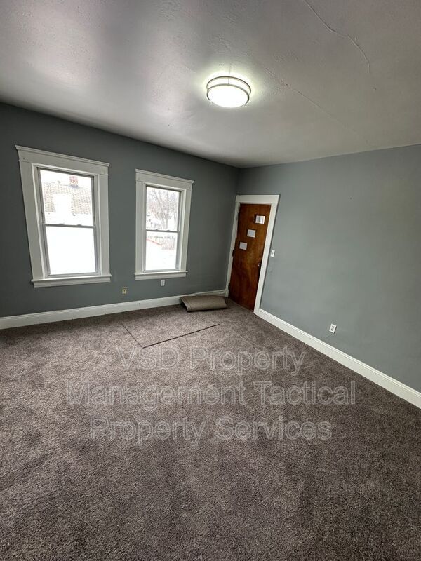 Building Photo - 3651 E 55th St