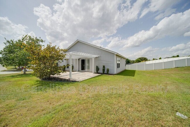 Building Photo - 120 Lantana Dr