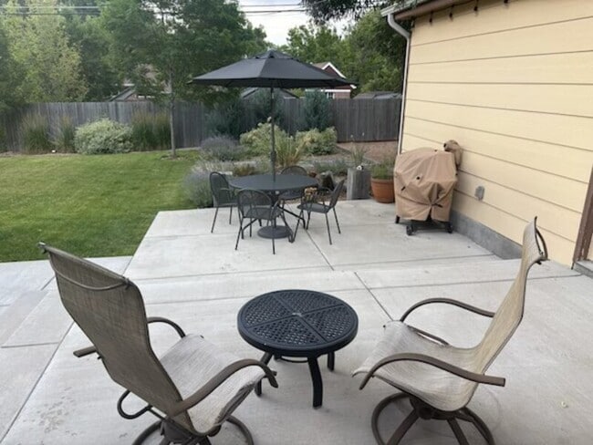 Building Photo - 550 Dudley St