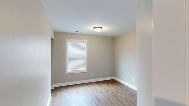 Building Photo - Columbia, TN 2 Bed/2.5 Bath Townhome With ...