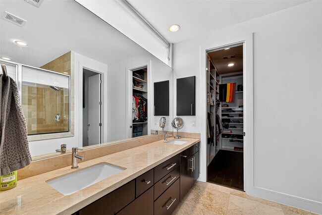 Building Photo - 1232 W 24th St