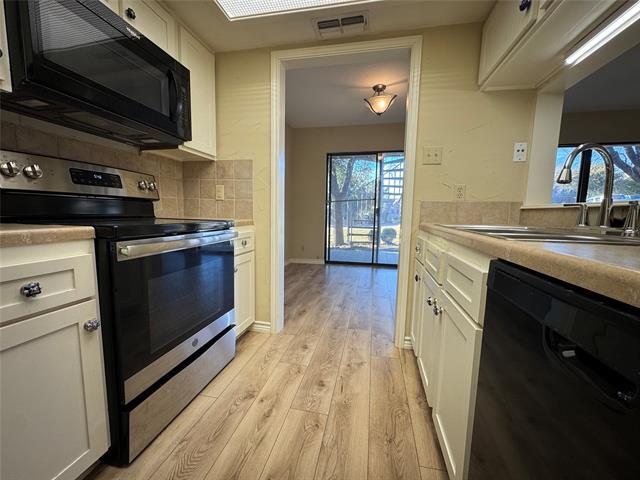 Building Photo - 1121 Signal Ridge Pl