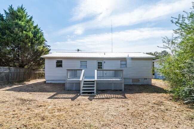 Building Photo - Hidden Gem with Tons of Space and Modern Upgrades