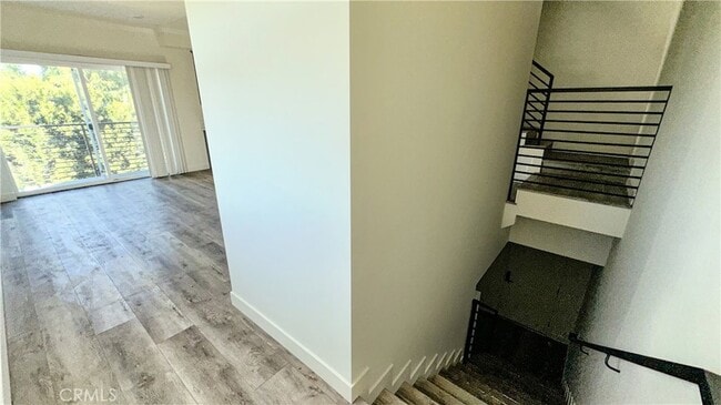 Building Photo - 14019 Vanowen St