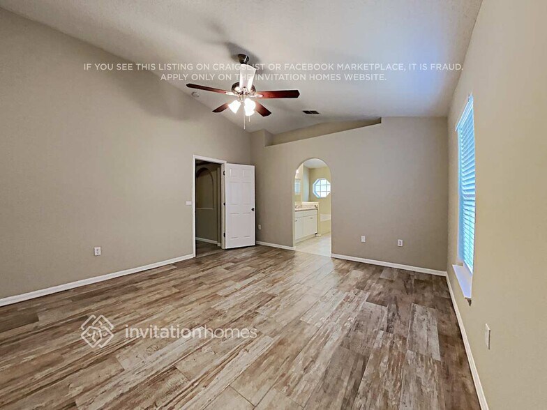 Building Photo - 4716 Four Lakes Dr