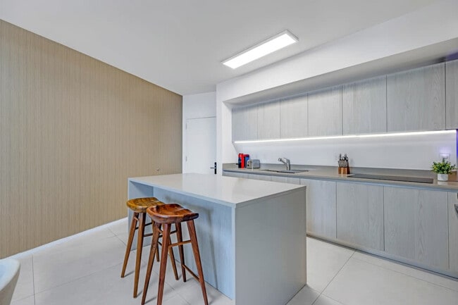 Building Photo - 4011 S Ocean Dr