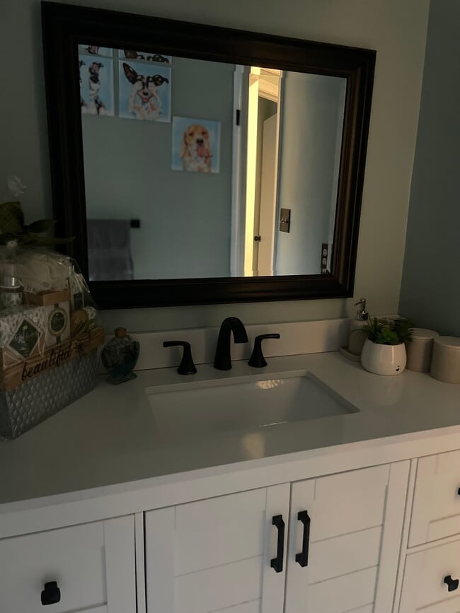 Building Photo - 4726 Hollis Rd