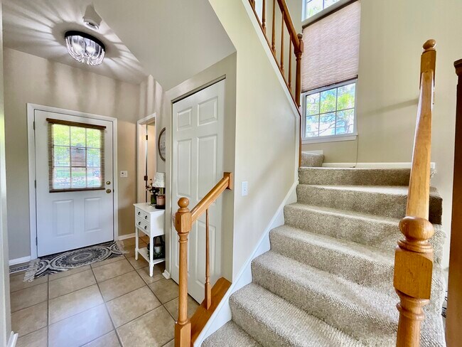 Building Photo - 547 Woodcrest Dr