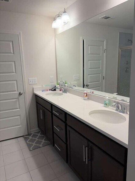 Building Photo - 209 Heartland Dr