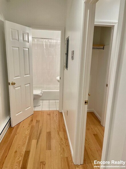 Building Photo - 1077 Beacon St