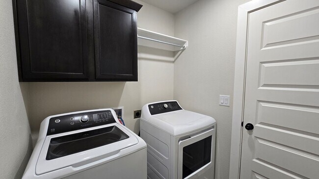 Building Photo - 512 Savannah St