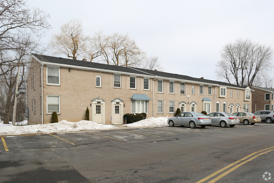 Primary Photo - Beechwood Manor Apartments