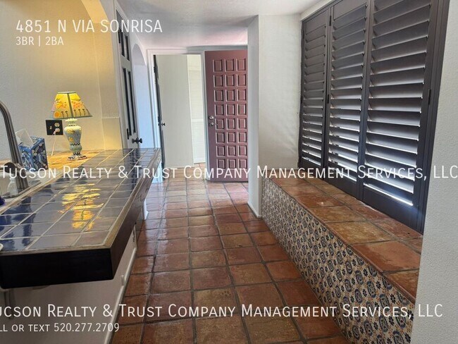 Building Photo - 4851 Vía Sonrisa