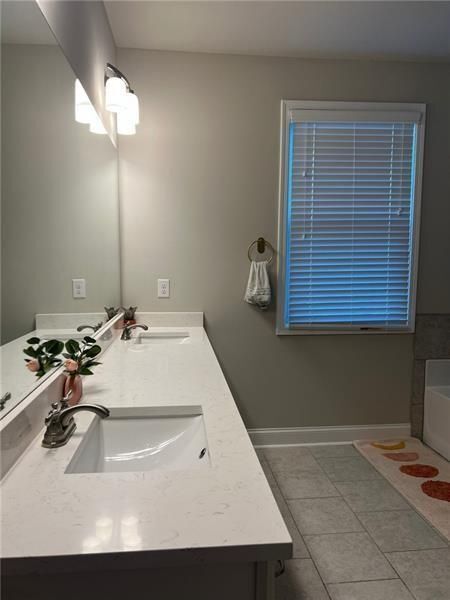 Building Photo - 2085 Manor Pointe Dr