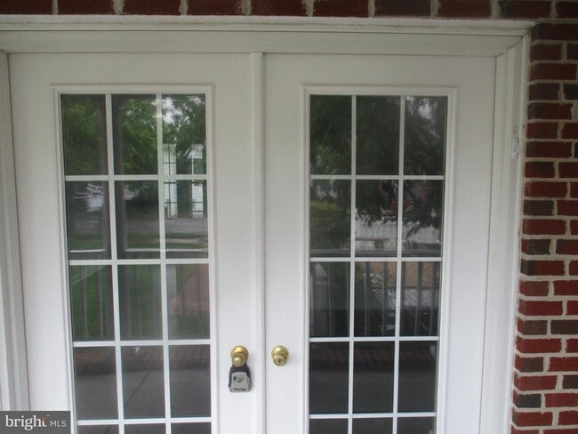 Building Photo - 114 La Grange Ave