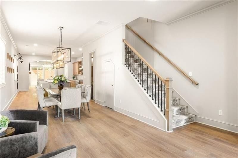 Building Photo - 722 Lakeview Ave NE