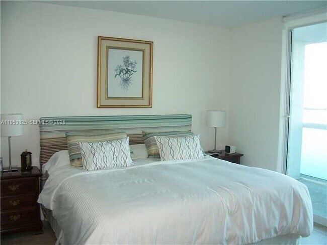 Building Photo - 1800 N Bayshore Dr