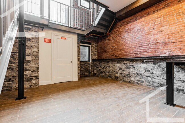 Building Photo - 1 bed 1 bath LOFT in Fenway..... don't miss out!! SEPT 1st