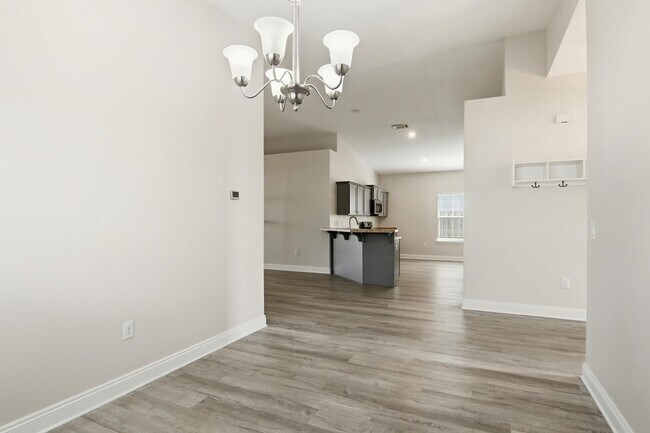Building Photo - 697 Marquis Wy