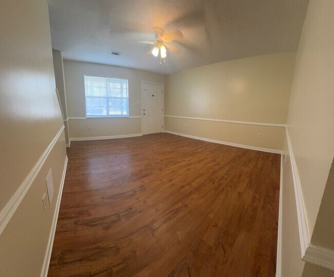 Building Photo - 101 Country Village Ct