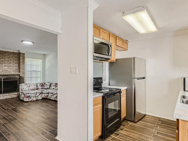 Building Photo - 8400 Jamestown Dr