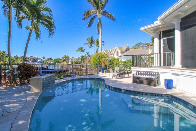 Building Photo - **STUNNING POOL HOME**4BEDS / 4.5BATHS**AQ...