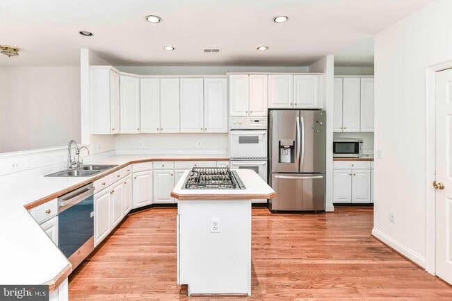 Building Photo - 3105 White Daisy Pl