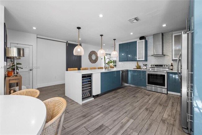 Building Photo - 1121 NE 85th St