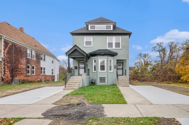 Building Photo - Lower Unit - Newly Constructed - 2 bed/2 b...