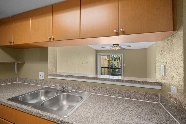 Building Photo - Affordable 2 bedroom 2 bathroom Condo in Fort Myers