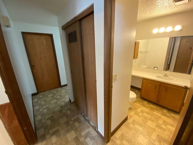 Building Photo - Cozy 3 Bedroom 1 Bath Home with Large Yard & 1 Car Attached Garage