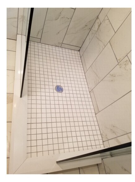 Splash panel shower floor - 2362 Main St