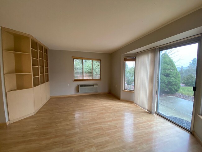 Building Photo - Hartz Property Management Presents: Rossmo...